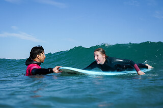 Begynder Surf Lektion for 1 hos Cold Hawaii Surf Camp