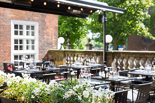 MIDDAG FOR 2 HOS BRDR. PRICE
