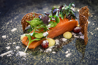 KRO- OG HOTELOPHOLD MED MIDDAG FOR 2
