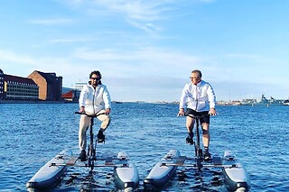 UD I DET BLÅ