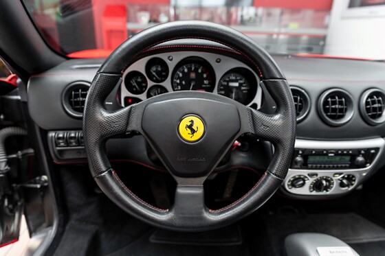 Kom ud og kør Ferrari for 1 hos Ferraripilot