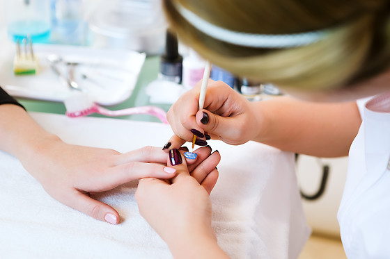 LUKSUS MANICURE OG PEDICURE