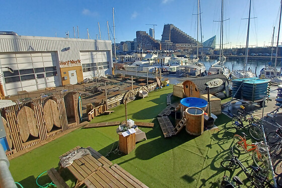 Sauna og koldtvandskar for 2 hos Surf Agency