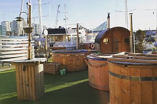 Sauna og koldtvandskar for 2 hos Surf Agency