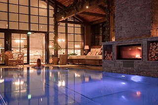 Pool Club & Dine for 2 hos Fýri Resort