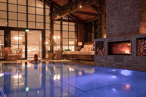 Pool Club & Dine for 2 hos Fýri Resort