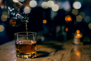 BESØG ET WHISKYDESTILLERI