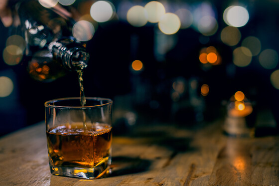 BESØG ET WHISKYDESTILLERI