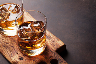 BESØG ET WHISKYDESTILLERI